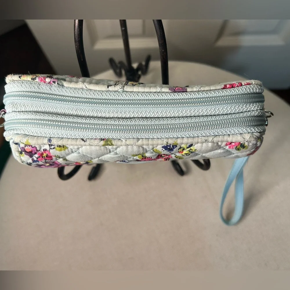 Vera Bradley Quilted Blue Floral Wristlet Wallet Purse - Picture 5 of 11